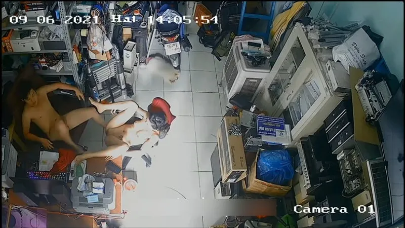 Người vợ người chồng vụng trộm trong của cục thịt máy tính